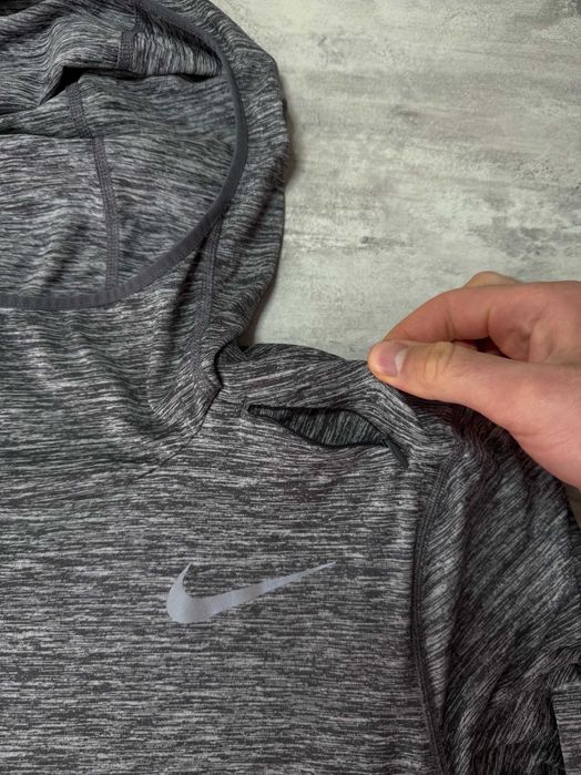 Спортивна кофта худі лонгслів nike running dri-fit з капюшоном сіра s-m