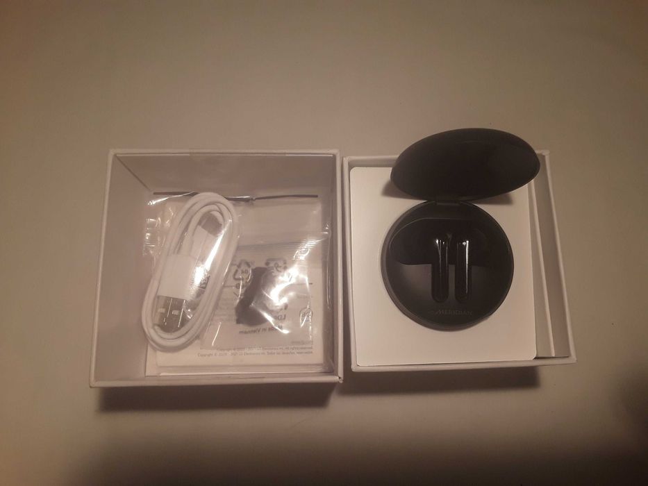 Навушники LG TONE Free FN7 Black безпровідна зарядка