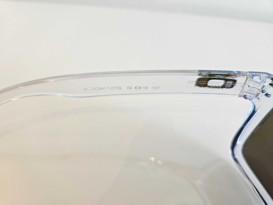 Óculos de Sol Polarizados Oakley Holbrook XL 9417 com estojo.