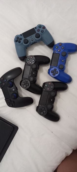 PS 4 Slim 1TB + 5 jogos + 4 comandos