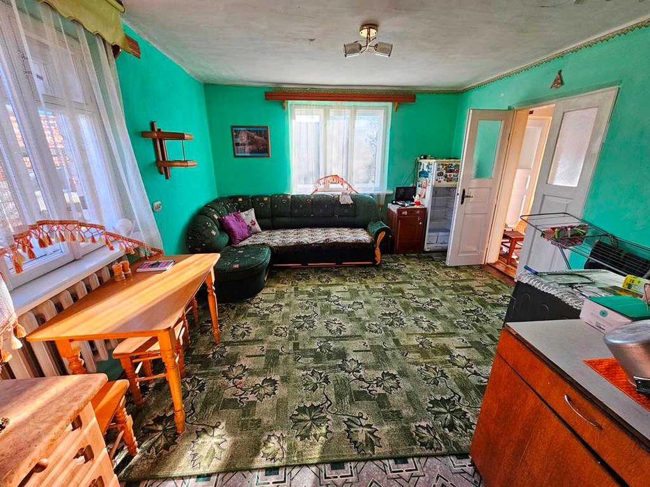 Продається добротний цегляний будинок з гаражем та літньою кухнею...