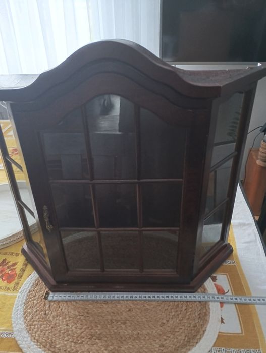 Witryna bordowa  szer 56 wys. 52 cm
