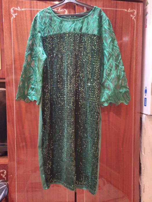 Красива смарагдова сукня! Розмір 56-58.