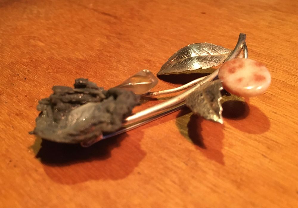 ALFINETE ARTESANAL - antigo - dimensões: 6,7 x 3,5 x 1 cm/s