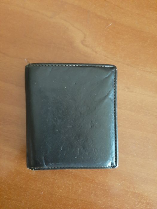 Carteira de pele