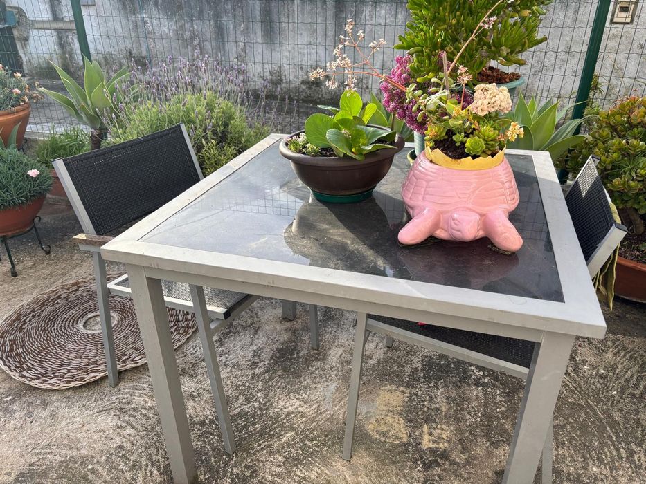 Mesa de exterior com 4 cadeiras