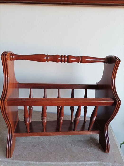 Porta revistas e jornais, como nova.