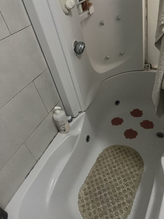 Vendo banheira e coluna de hidromassagem