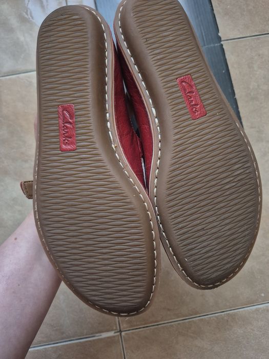 Туфли, сандалии, балетки кожаные  Clarks красные