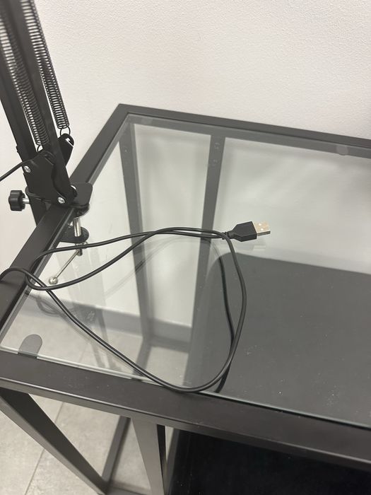 Lampa przykrecana do stolika lupa led