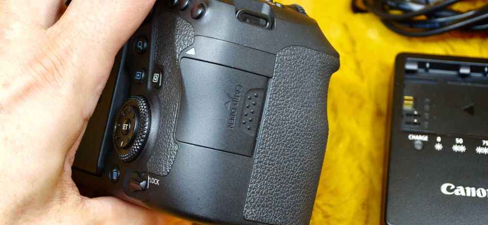 ‼️ВІДМІННИЙ СТАН -33868 кадрів‼️ Canon 6D mark II плюс картка 64ГБ -- акумулятор 3\3! --