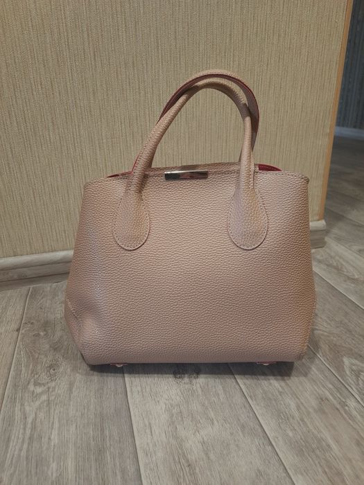 Сумка жіноча пудрова Voila. Стан нової. З довгим ремінцем.