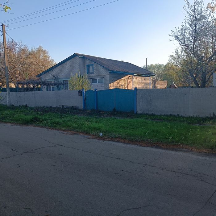 Продам будинок  в селі Середівка.