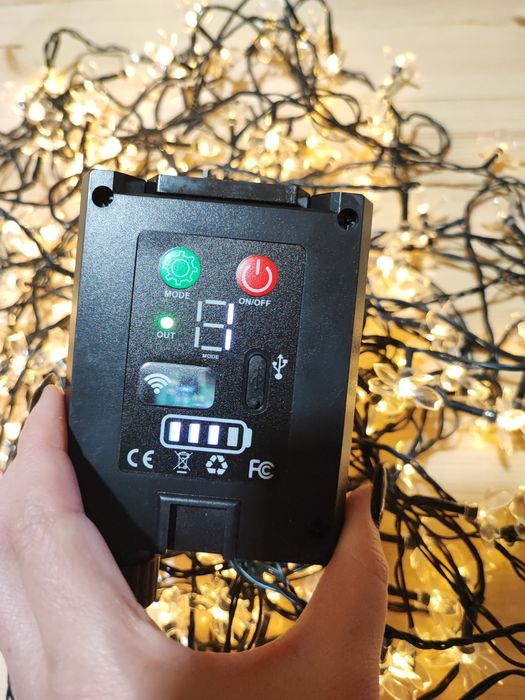 Вулична гірлянда на сонячній батареї.