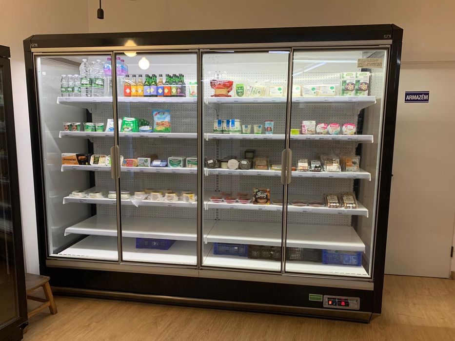 Mural de Laticinios Futuro 900 + grupo Compressor TFH T 4524ZHR