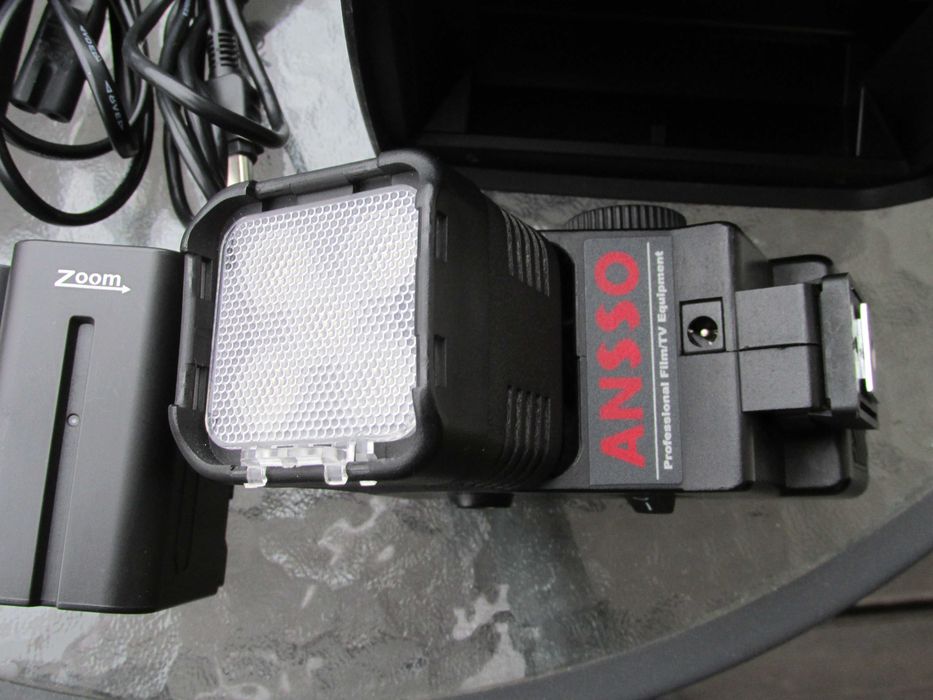 Kamera cyfrowa Sony HDR-FX1000E + lampa + akcesoria