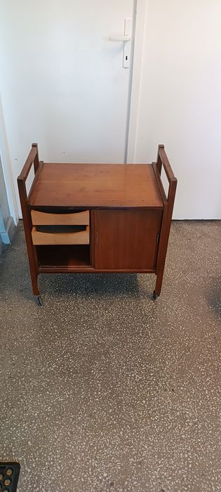 Mała komoda mobilna PRL