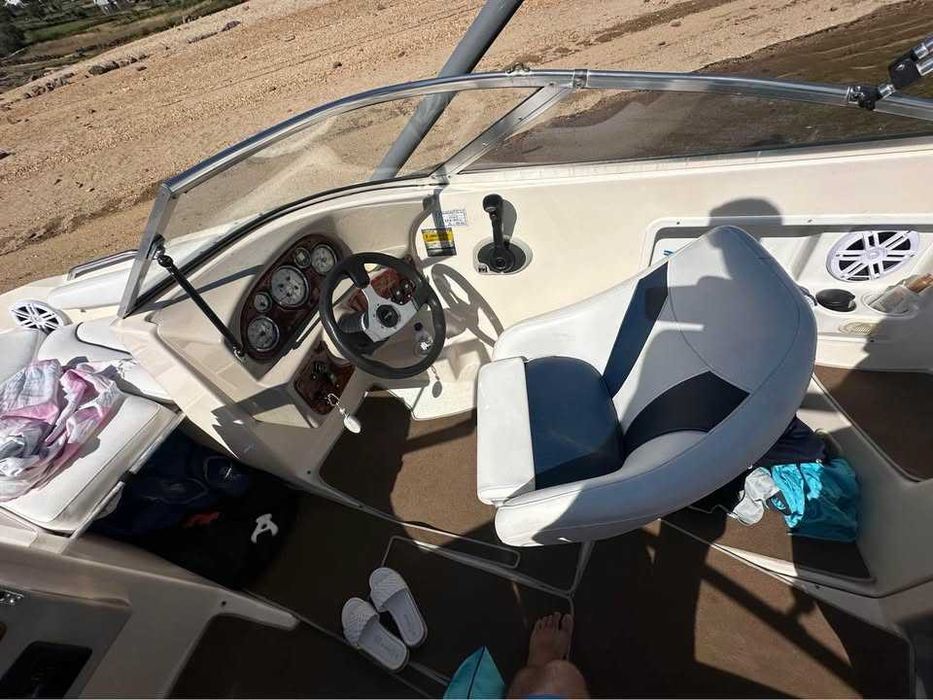 Barco lancha Rinker 192 Captiva 6MTS 2004 4.3 MERCRUISER 200CV