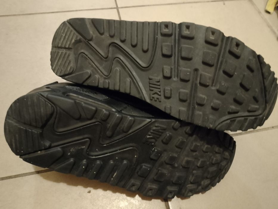 Крассовки Nike.37.5 размер