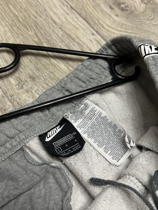 Штаны Nike на лампасах