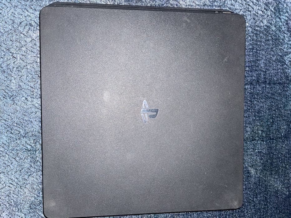 Playstation4, usada 1 mes, boas condições, tem garantia! Bom estado