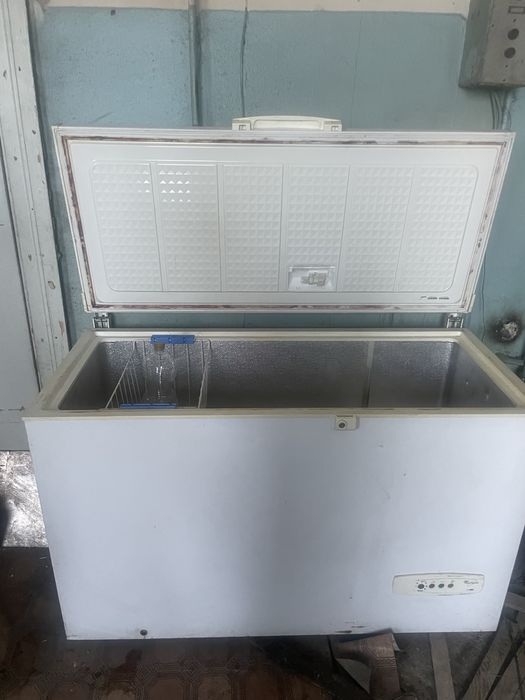 Морозильная камера Whirlpool (Италия)