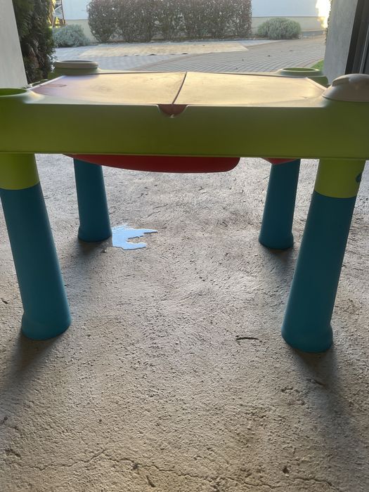 Stolik wodny dla dzieci do ogrodu