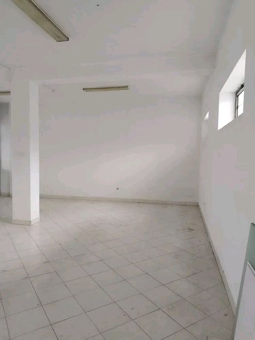 Aluga-se espaço comercial  em Valongo