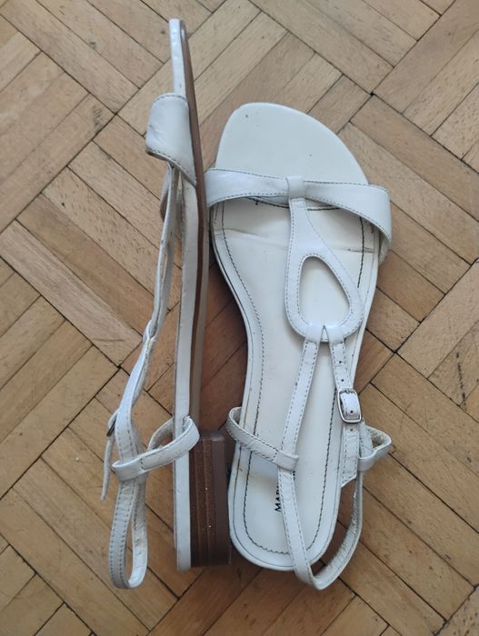 Białe sandały do śmigania