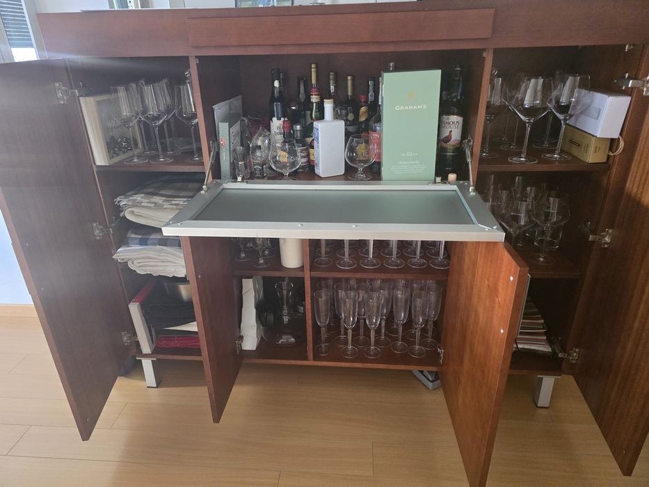 Móvel de sala em cerejeira