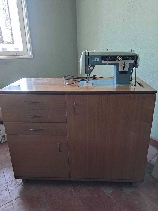 Máquina Costura - Alfa Alfamatic 109