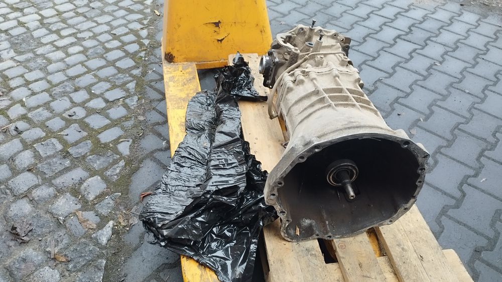 Skrzynia biegów Patrol Y60 2.8  96 R