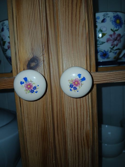 Piekny odnowiony Kredens