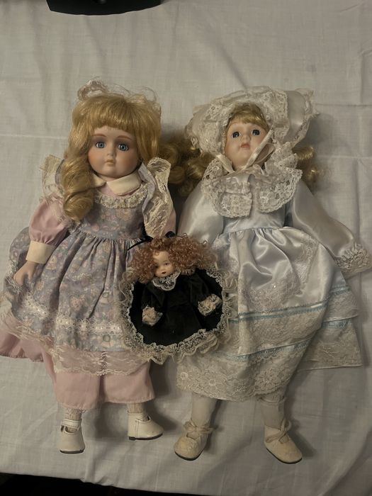 Conjunto de bonecas feitas de porcelana