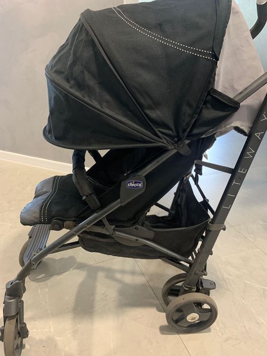 Прогулянкова коляска chicco в комплекті дощовик і теплий чохол .