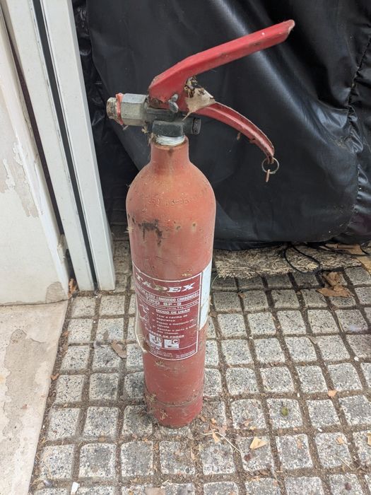 Extintor antigo por utilizar