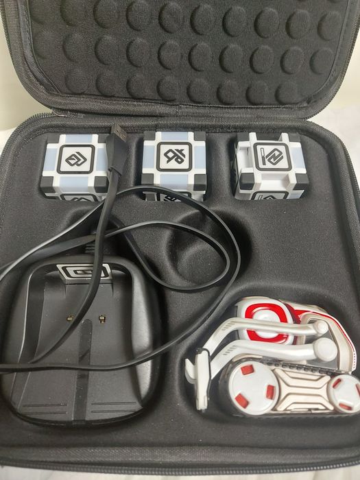 Cozmo Anki robot uszkodzony