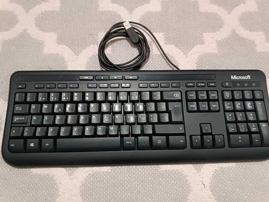 Selling LG Monitor, Mouse and Keyboard Bundle64584417642753122