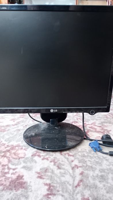 Продаю монитор LG.