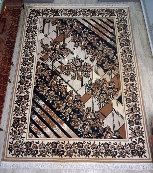 Ковёр красивый со стены 2,70×1,92