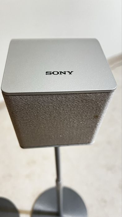 Colunas Sony com pé alto