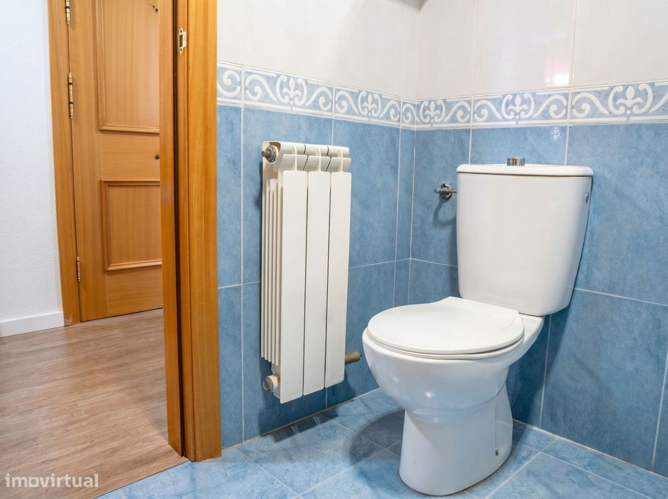 T2 com garagem, varanda e ar condicionado em Alhos Vedros