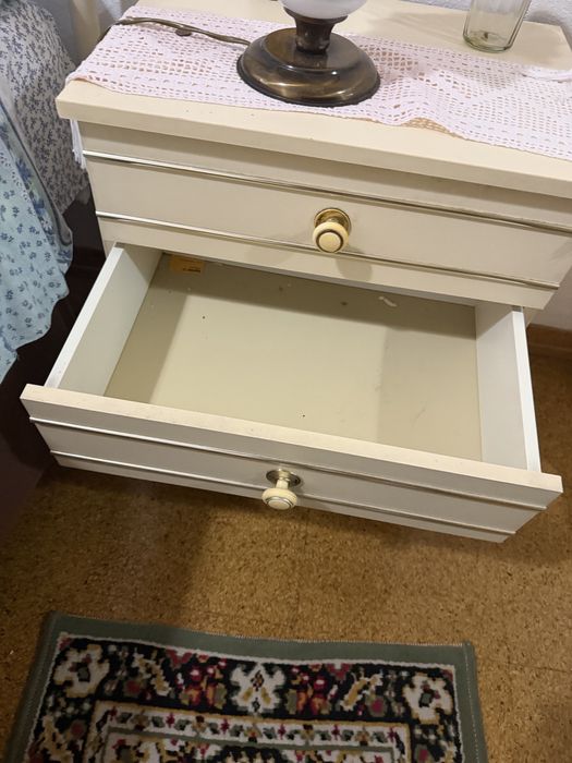 Cama de casal em ferro vintage  com moveis