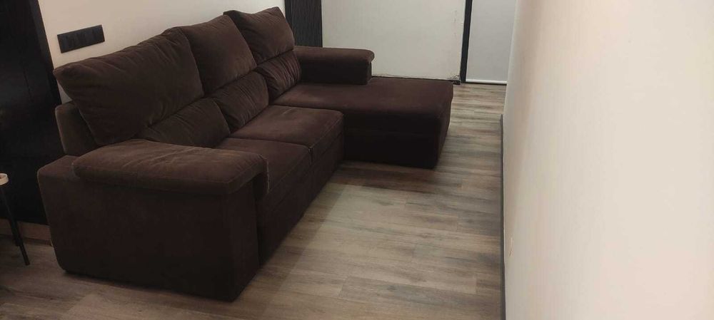 Sofá cama com boas dimensões, versátil de boa qualidade