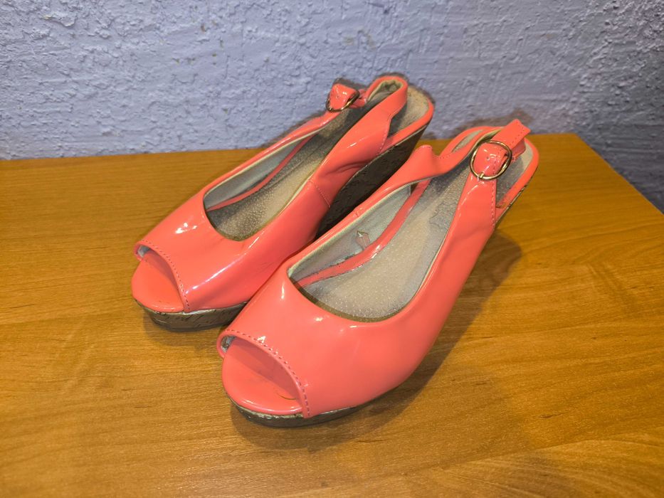 Różowe buty na koturnie damskie rozmiar 37