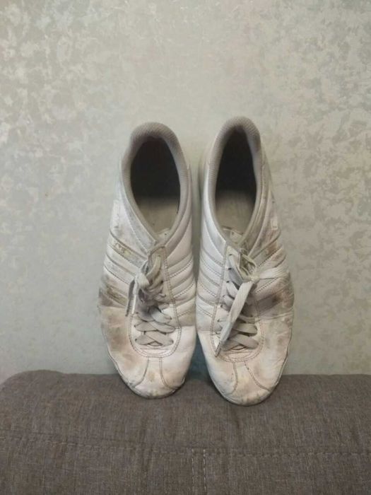 Кросівки Adidas Gazelle помʼяті, але не зламані :)