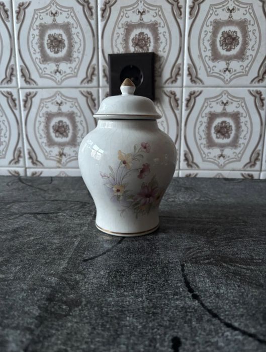 Jarra vintage com flores