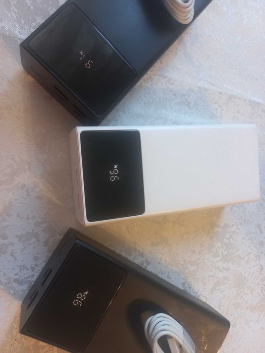 3 Powerbanki Baseus 30000mAh + 2 kable do iPhona