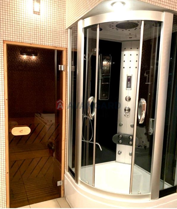 Здається шикарна 5-кімнатна квартира в центрі