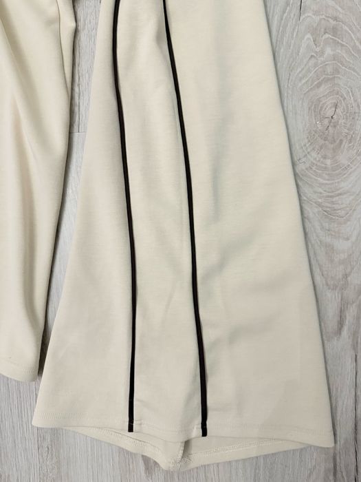 Продам кофточку celine ,костюм на кожний день.